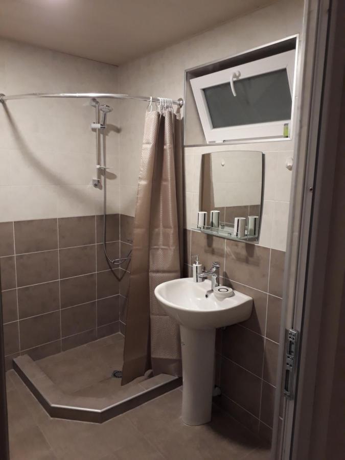 2 Bedroom Apartment In Chugureti Tbilisi Exterior foto