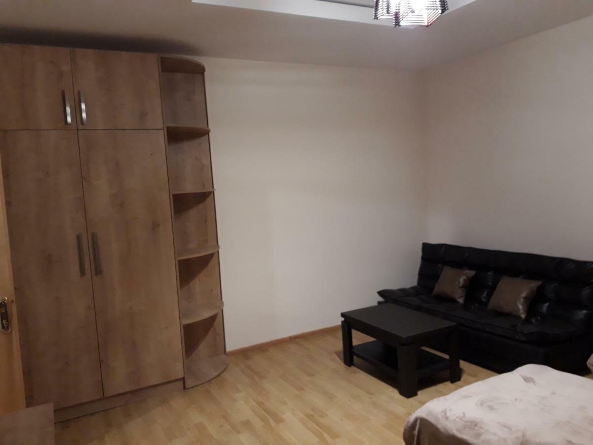 2 Bedroom Apartment In Chugureti Tbilisi Exterior foto