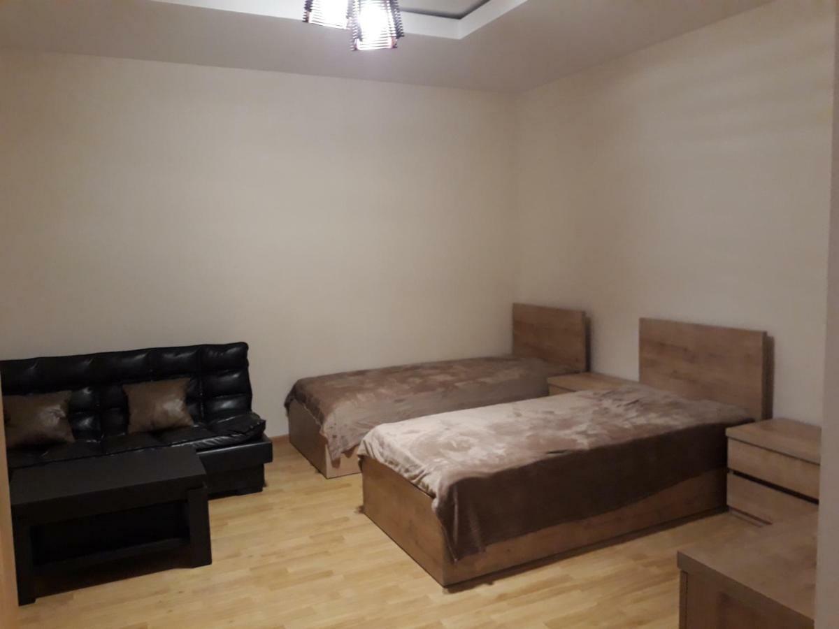 2 Bedroom Apartment In Chugureti Tbilisi Exterior foto